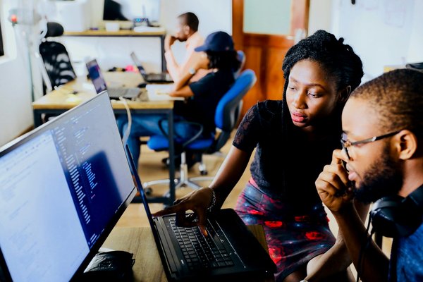 Comment développer un programme de leadership pour les femmes dans le secteur technologique ?